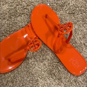 In amazing condition Tory Burch size 9 sandals.